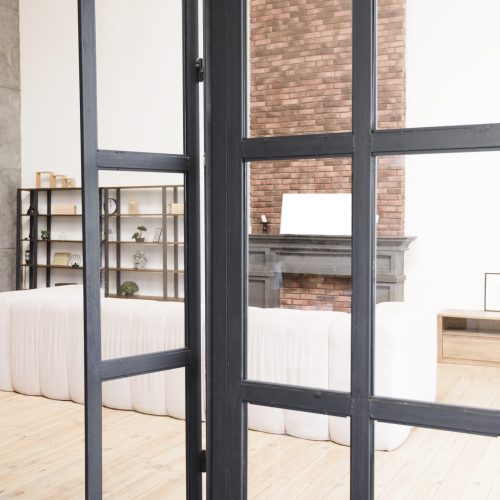 moderna-sala-de-estar-elegante-con-chimenea